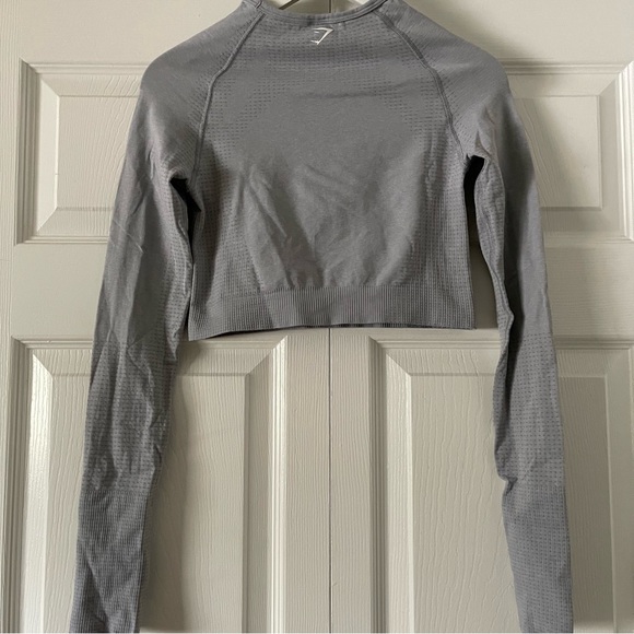 GymShark VITAL SEAMLESS 2.0 CROP TOP in Dolphin Gray - Picture 8 of 10